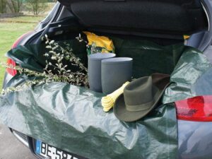 Bâche souple de protection pour coffre avec rabats