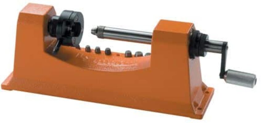 Universal Case Trimmer with Carbide Cutter & 9 Pilot Multi-Pack Lyman - Vue principale