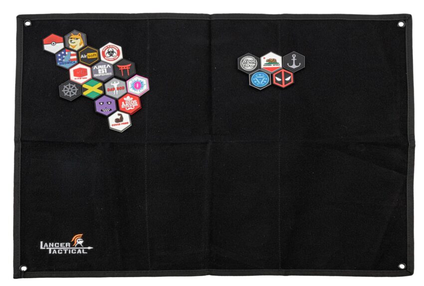 Présentoir à patch noir avec 20 patchs aléatoires sentinelle gear - Vue principale