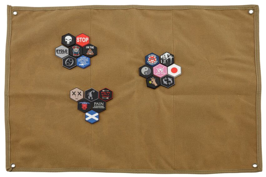 Présentoir à patch Tan  avec 20 patchs aléatoires sentinelle gear - Vue principale
