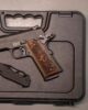 PLAQUETTES BOIS PT1911 FLOWER LOGO TAURUS - Vue 1