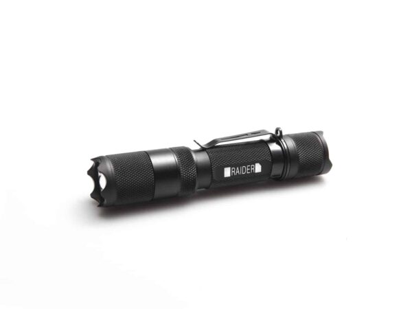 LAMPE TACTICAL RAIDER NOIR 980LM
