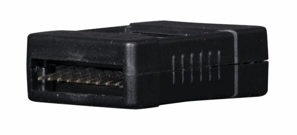Adaptateur HDMI noir en gros plan.