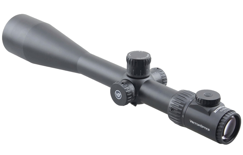 Lunette Minotaur 10-50x60 en utilisation sur le terrain — tir longue distance